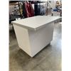 Image 6 : KITCHEN ISLAND 34 X 42 INCH WITH OVERHANG