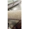 Image 2 : AREA CARPET. 5' X 7'. BEIGE