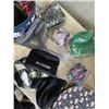 Image 3 : 2 HAT BOXES WITH SCARFS AND HATS