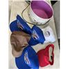 Image 4 : 2 HAT BOXES WITH SCARFS AND HATS