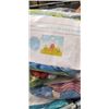 Image 2 : TOTE OF LARGE PARTY BANNERS AND DECOR