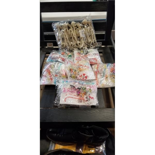 NEW SKELETON HALLOWEEN FIGURES AND HALLOWEEN ITEMS