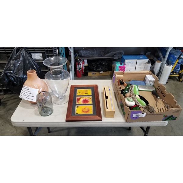 TRAY OF HOUSEHOLD ITEMS INCLUDING SMALL CUTTING BOARDS, VASES, POTATO MASHER, BREAD KNIFE ETC