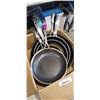 Image 2 : NINJA AIR FRYER AND ASSORTED FRYING PADS WITH WOK