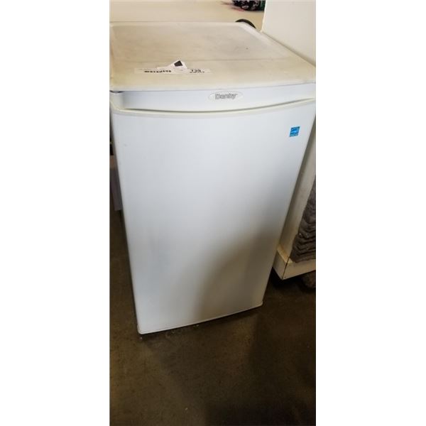DANBY REFRIGERATOR MODEL DCRM90WDB - WORKING