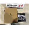 Image 3 : DASH NO-DRIP WAFFLE MAKER, ULTRASCHALL AROMA DIFFUSER, AND VEGETABLE CHOPPER