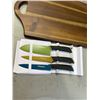 Image 4 : 3 TIER MESH UTILITY CART, 2 CUTTING BOARDS, AND 3 KNIVES