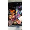 Image 3 : CRATE OF HALLOWEEN DECORATIONS