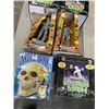 Image 1 : 8 VINTAGE HALLOWEEN FIGURES IN BOXES