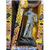 Image 4 : 8 VINTAGE HALLOWEEN FIGURES IN BOXES
