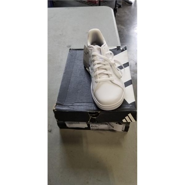 AS NEW ADIDAS KIDS GRAND COURT K WHITE SHOES. SIZE 6 1/2
