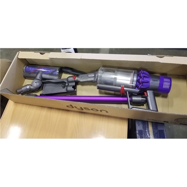 DYSON V10 ANIMAL+ CORDLESS VACUUM  - TESTED AND WORKING, RETAIL $749