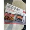 Image 4 : BLACK AND DECKER 4-SLICE AIR FRYER TOASTER OVEN - TESTED WORKING, RETAIL $179
