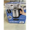 Image 2 : HAMILTON BEACH MODERN 2 SLICE STAINLESS STEEL TOASTER AND HAMILTON BEACH ELECTRIC KETTLE