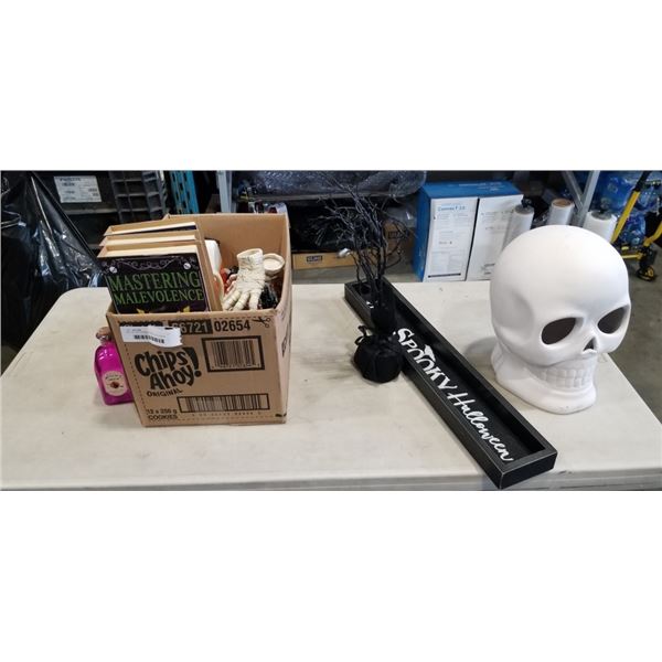 BOX OF HALLOWEEN ITEMS INCLUDING CERAMIC SKULL, SPOOKY MUG, MUMMY HANDS, SPOOKY SIGN ETC