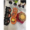 Image 3 : CRATE OF HALLOWEEN DECORATIONS