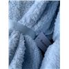 Image 4 : TWO NEW BLUE NOTES LIGHT SHERPA BLANKETS