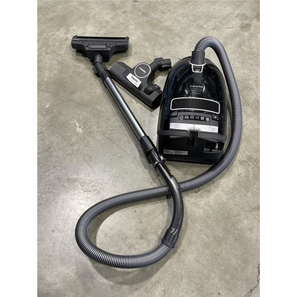 MIELE COMPLETE C3 CARPET AND PET POWER LINE CANISTER VACUUM WORKING RETAIL $849