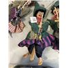 Image 2 : 6 HANGING CACKLING WITCHES