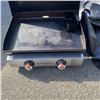 Image 4 : BLACKSTONE 22" PROPANE GRILL WITH CARRY BAG