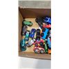 Image 2 : TRAY OF VINTAGE HOTWHEELS & TOY CARS
