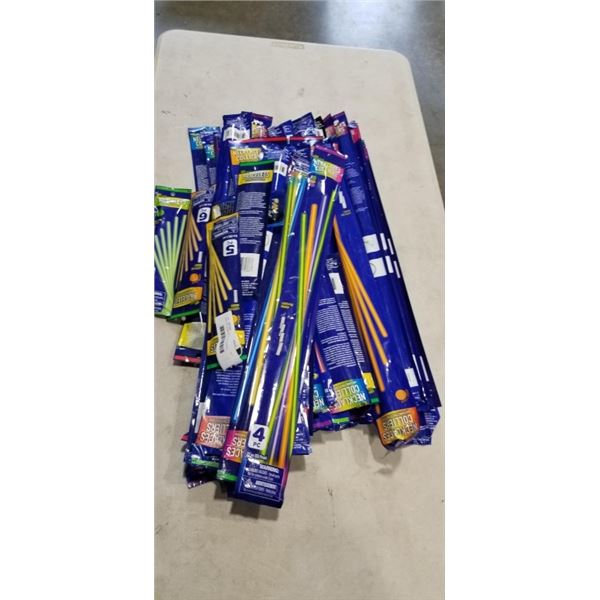 TRAY OF GLOW STICK NECKLACES & BRACELETS