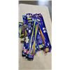 Image 1 : TRAY OF GLOW STICK NECKLACES & BRACELETS