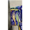Image 3 : TRAY OF GLOW STICK NECKLACES & BRACELETS