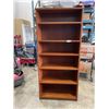 Image 1 : 6FT SOLID WOOD DISPLAY BOOKSHELF