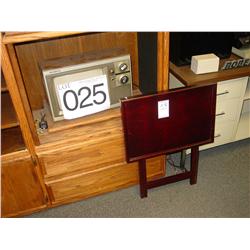 MAGNAVOX TV & TRAY