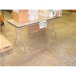 FOLDING TABLE