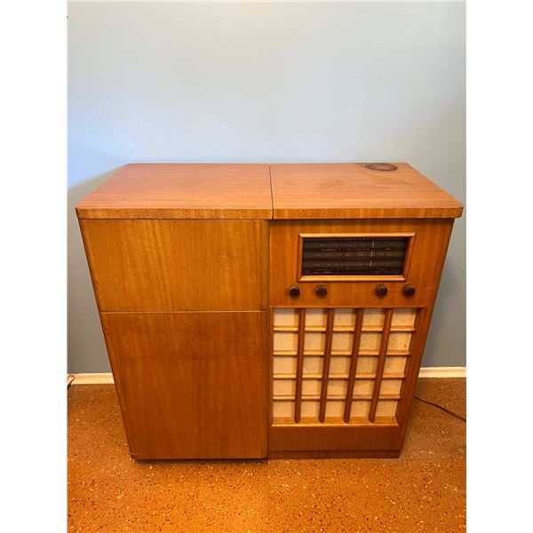 Crosley Chassis Radio Cabinet