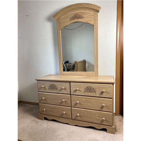 SSIL Dresser & Mirror