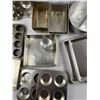 Image 3 : Assortment of Baking Pans
