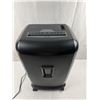 Image 1 : Staples Shredder