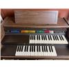 Image 2 : Lowrey Electric Organ