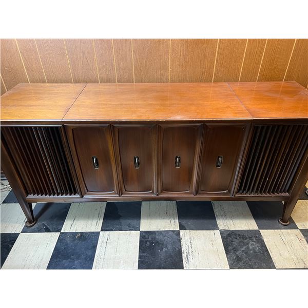 Zenith Stereo Cabinet