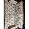 Image 2 : Vintage Upholstered Loveseat
