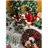 Image 3 : Christmas Tree & Decor