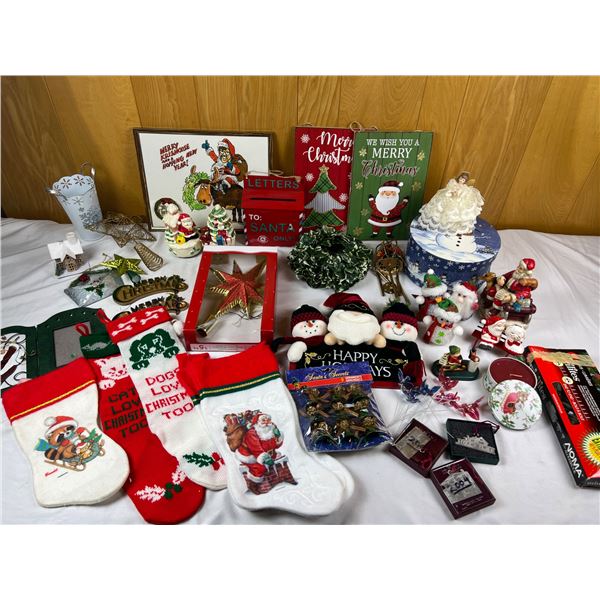 Christmas Wall Art & Decor