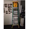 Image 1 : L2 - Featherlite 6 Foot Fiberglass Step Ladder