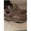 Image 10 : Footwear and Winter Accessories Lot: Boots, Sneakers, Scarves, Gloves, Hats