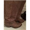 Image 3 : Footwear and Winter Accessories Lot: Boots, Sneakers, Scarves, Gloves, Hats