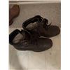 Image 5 : Footwear and Winter Accessories Lot: Boots, Sneakers, Scarves, Gloves, Hats
