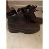 Image 6 : Footwear and Winter Accessories Lot: Boots, Sneakers, Scarves, Gloves, Hats
