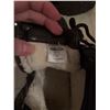 Image 7 : Footwear and Winter Accessories Lot: Boots, Sneakers, Scarves, Gloves, Hats