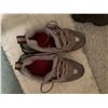 Image 9 : Footwear and Winter Accessories Lot: Boots, Sneakers, Scarves, Gloves, Hats