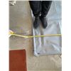 Image 4 : Tapson Garage Mat Grey With Raised Edge, Made In Canada, Approx. 7' x 16'