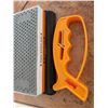 Image 2 : Smith's Knife Sharpener Set With Coarse and Fine Grit, Handheld Yellow Tool