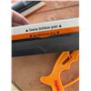 Image 3 : Smith's Knife Sharpener Set With Coarse and Fine Grit, Handheld Yellow Tool